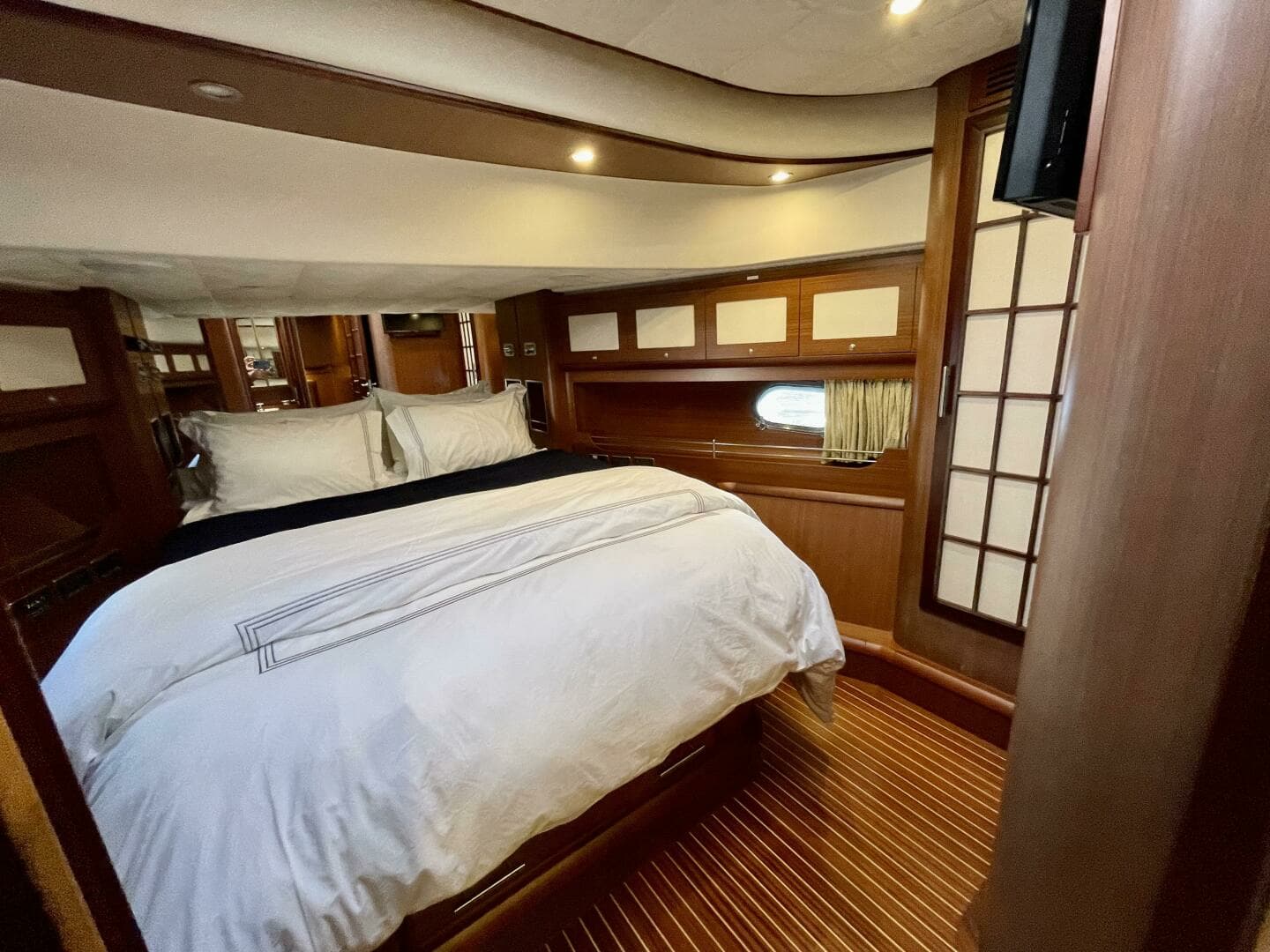 2006 Mochi Craft 74' Dolphin - Image 29