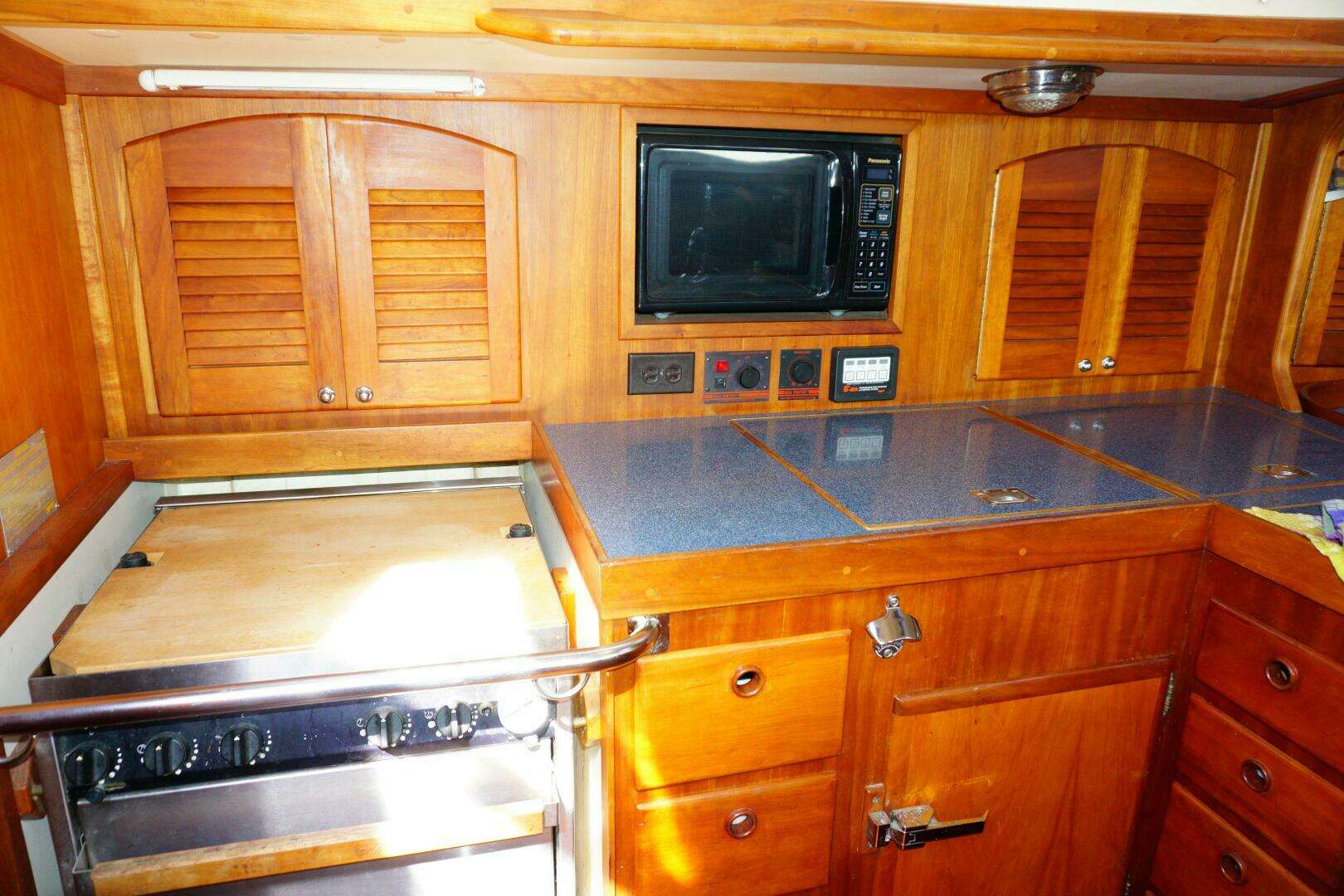 1998 Sabre 402 - Image 24
