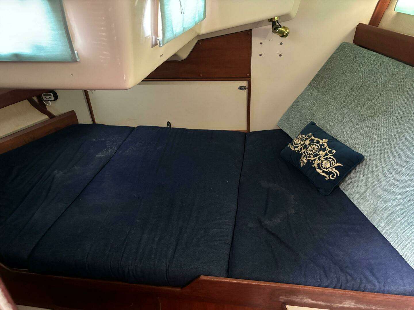1996 Hunter 37.5 - Image 24