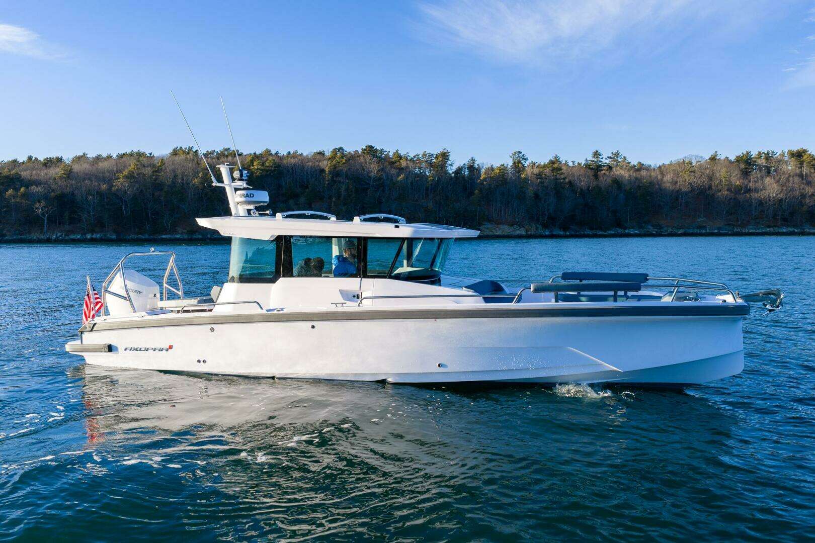 2026 Axopar Cross Cabin - Image 3