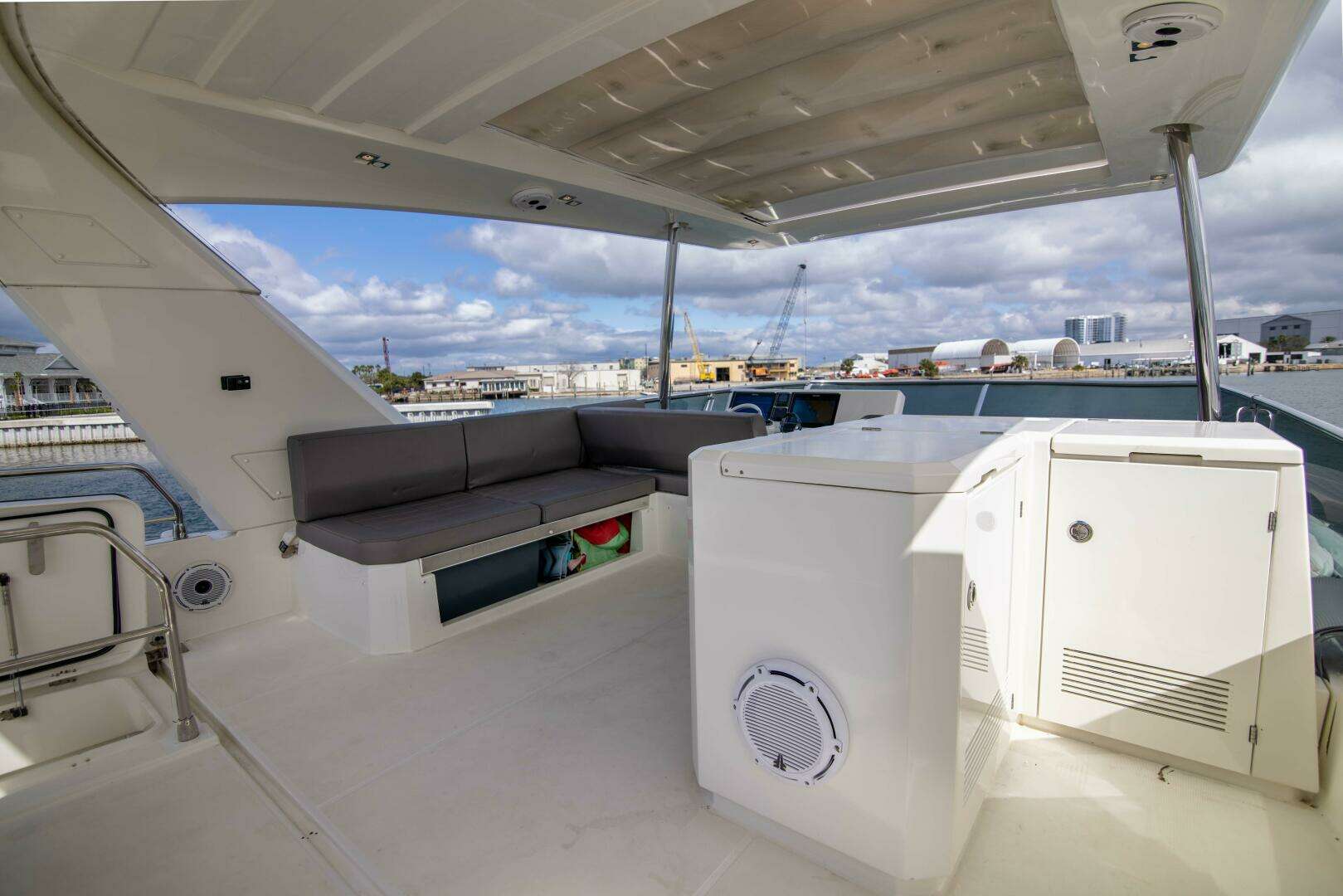 2018 Prestige 680 Flybridge - Image 43