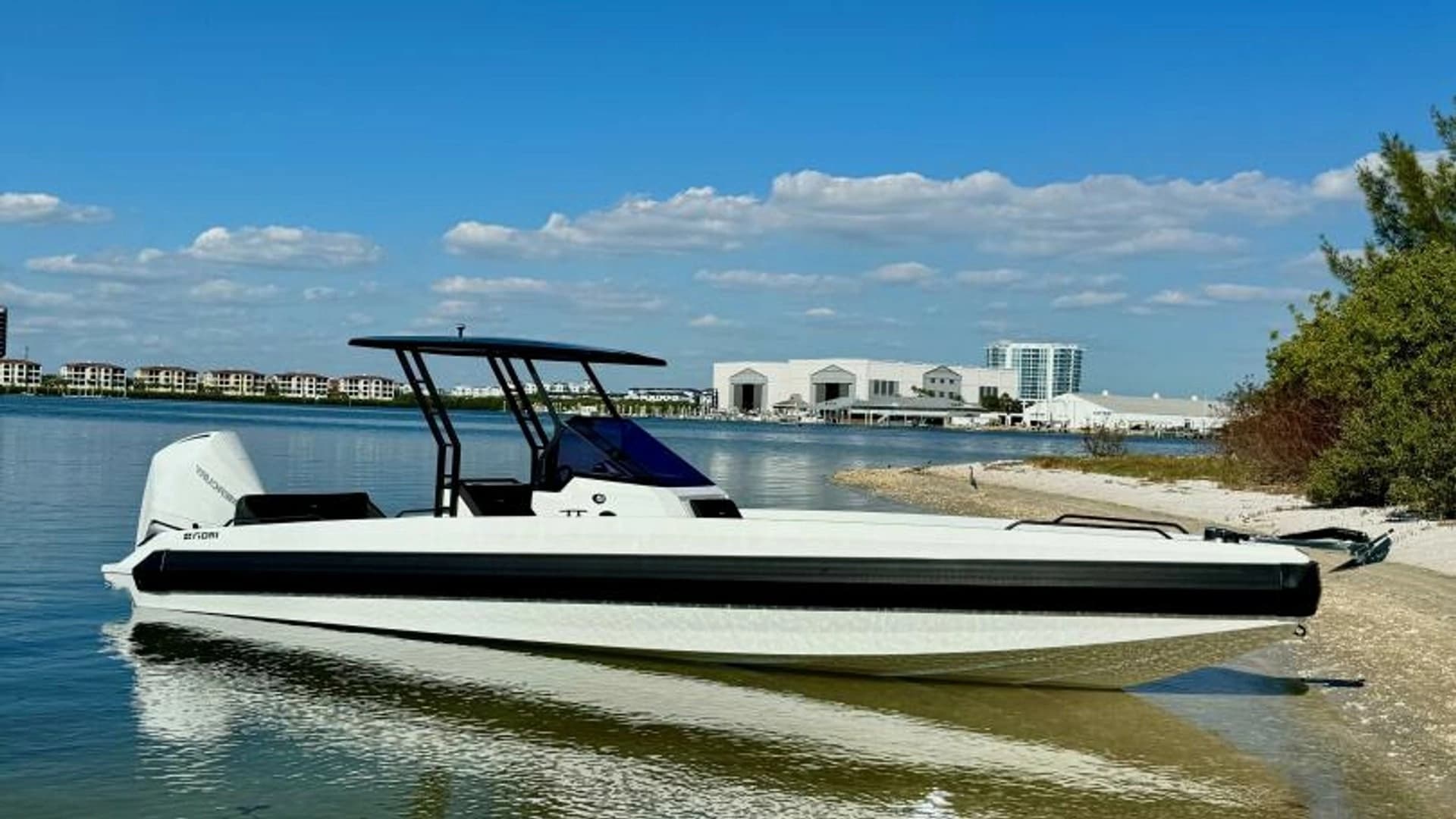 2024 Iron 27 T-Top - Image 28