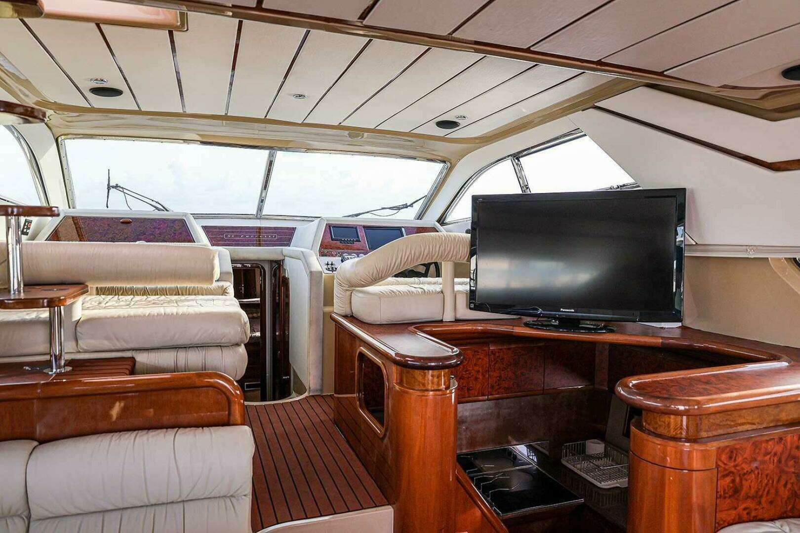 1998 Ferretti Yachts 55 Motor Yacht - Image 16