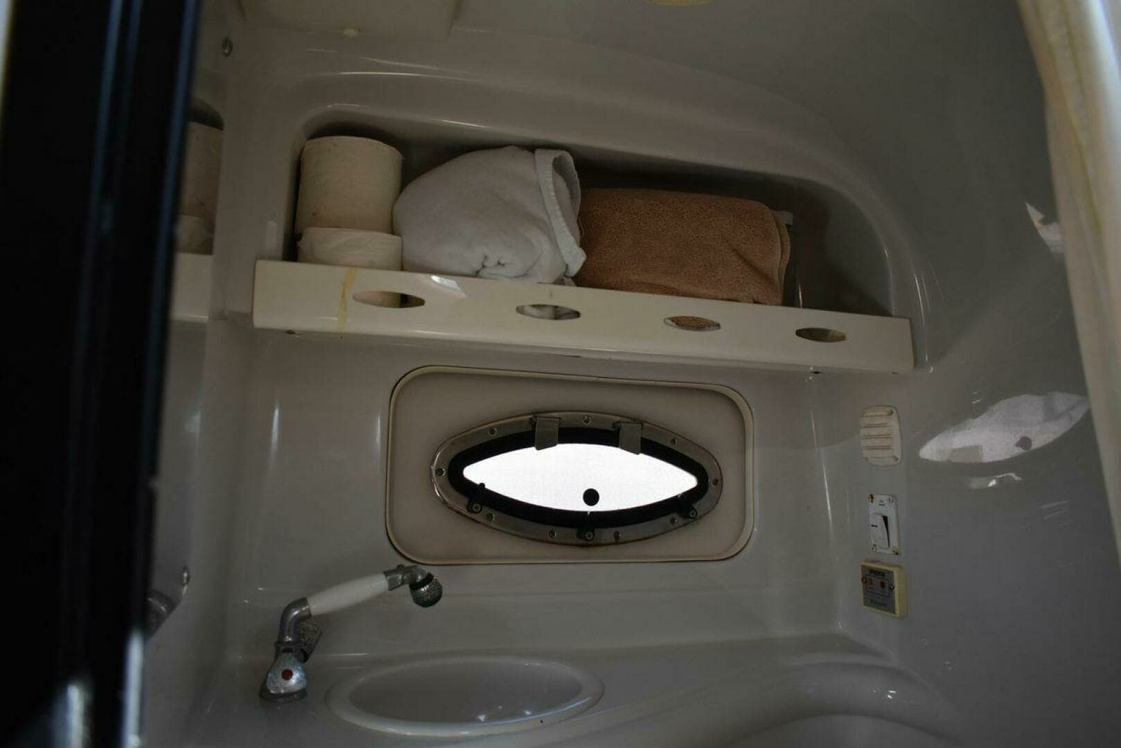 2005 Crownline 275 CCR - Image 36