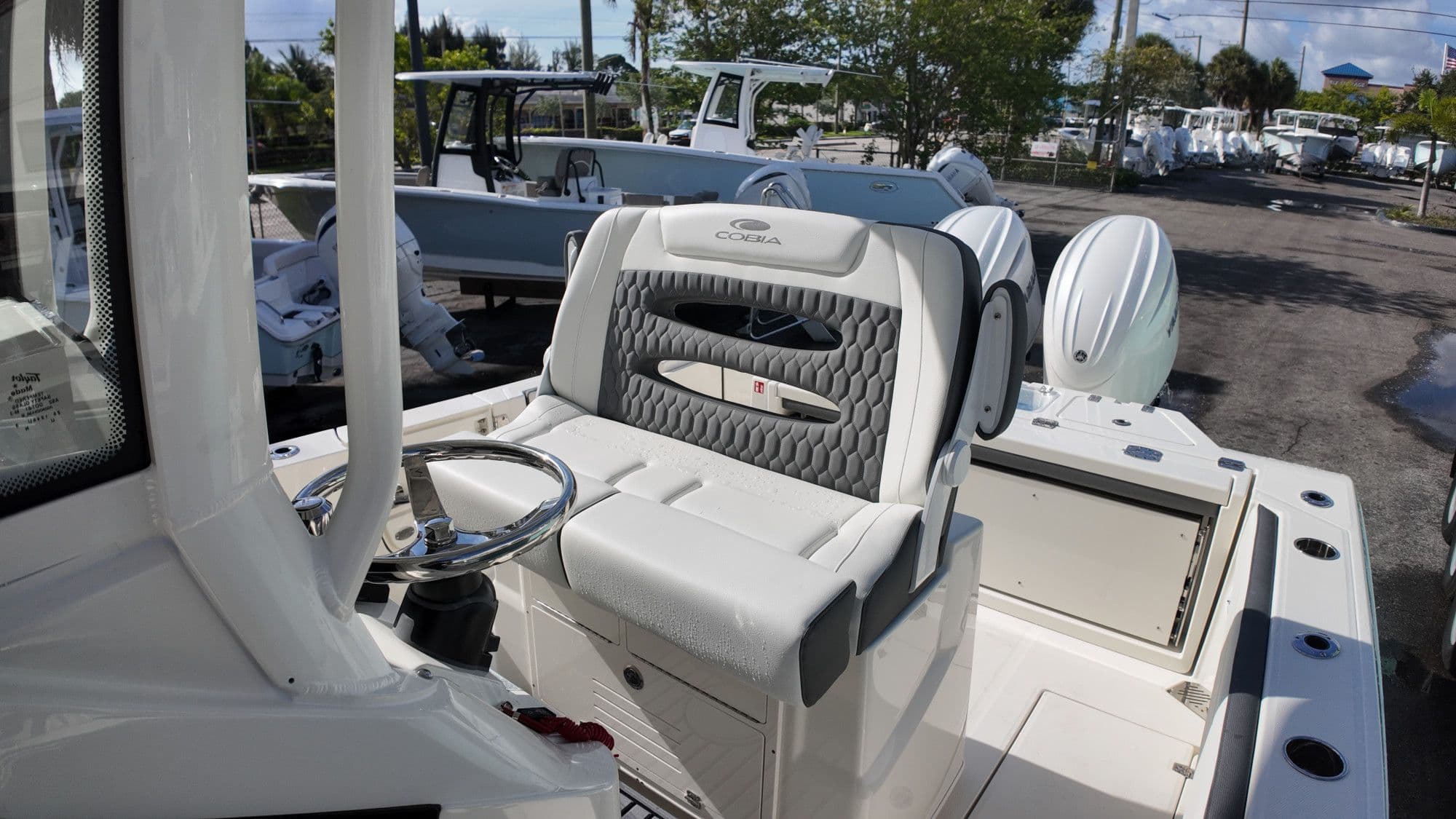 2026 Cobia 245 Center Console - 11