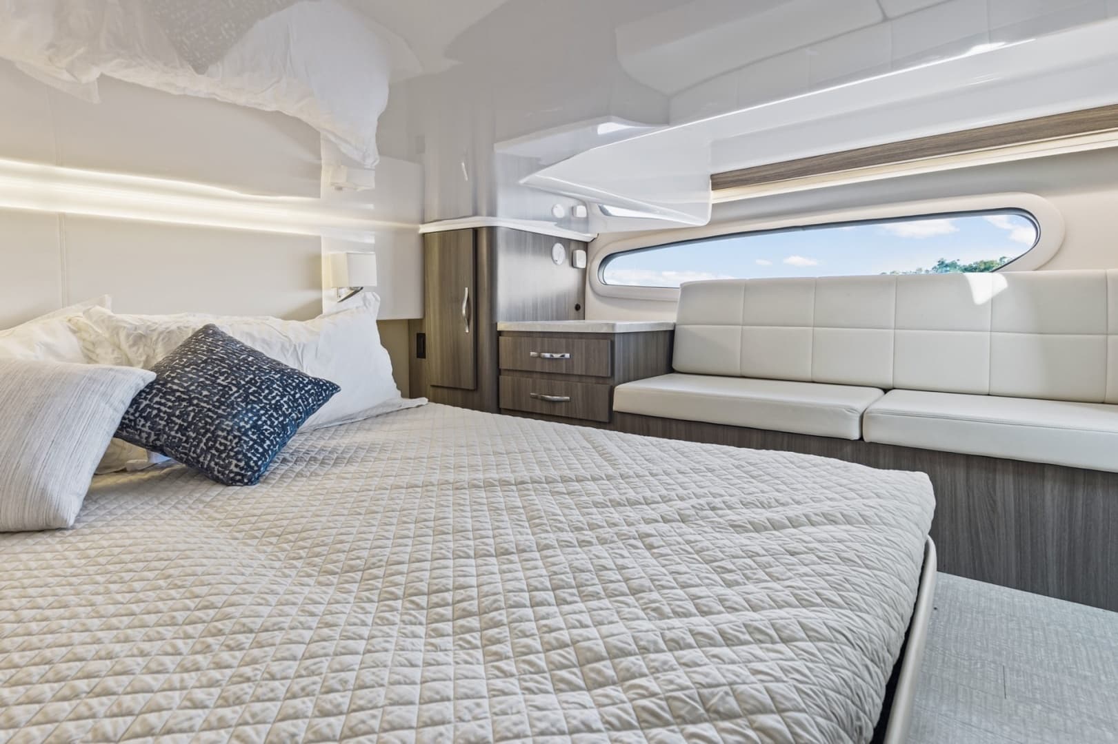 2020 Regal 38 XO - Image 33