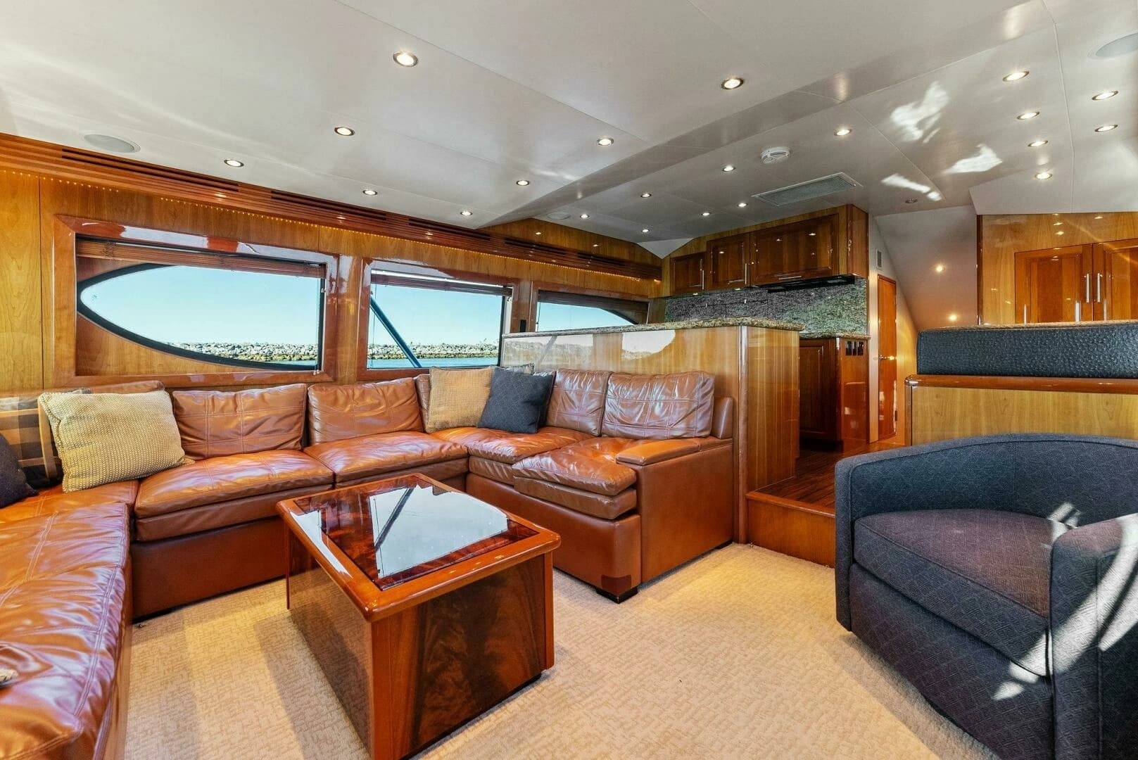2007 Hatteras 64 Convertible - Image 7