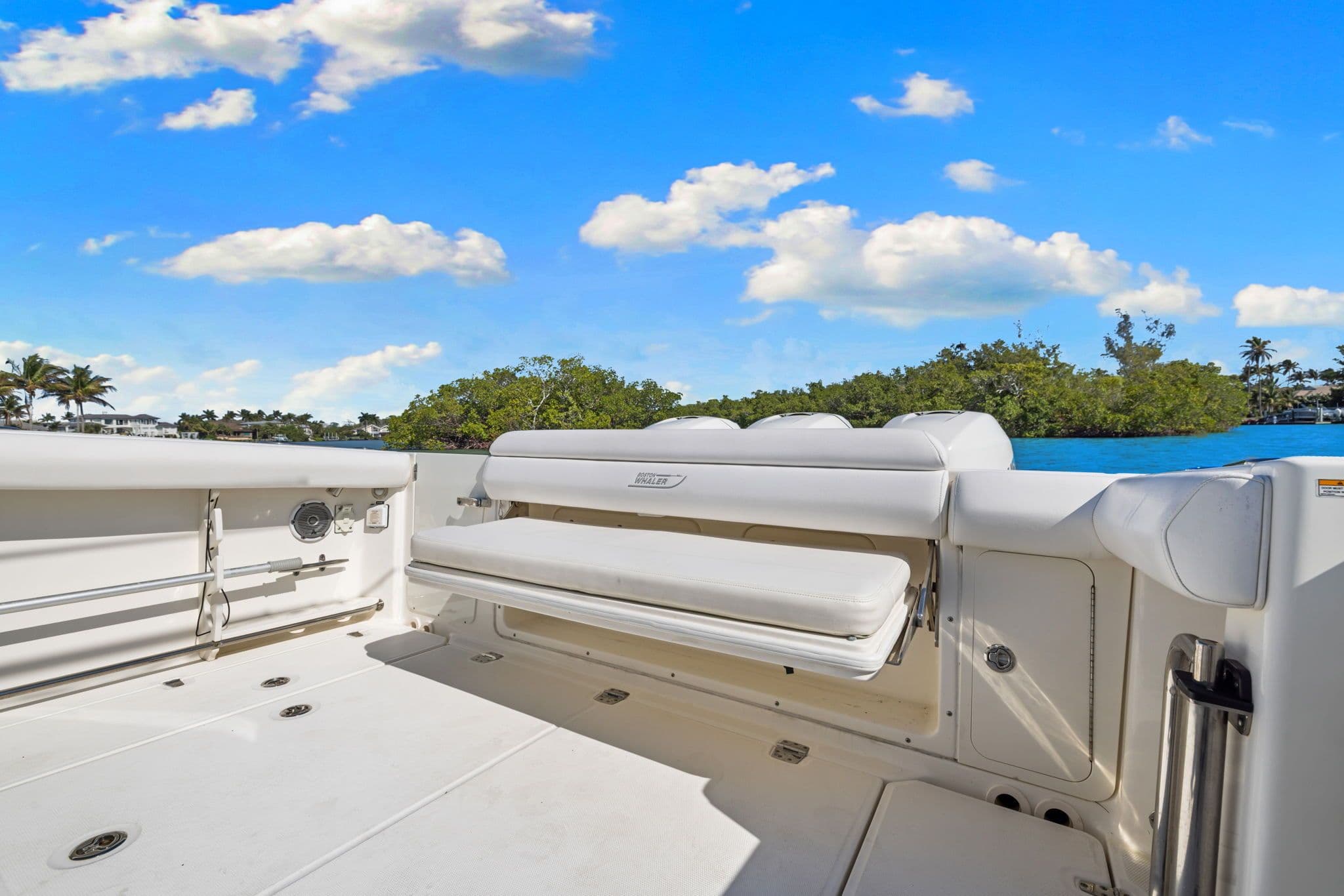 2014 Boston Whaler 350 Outrage - 44