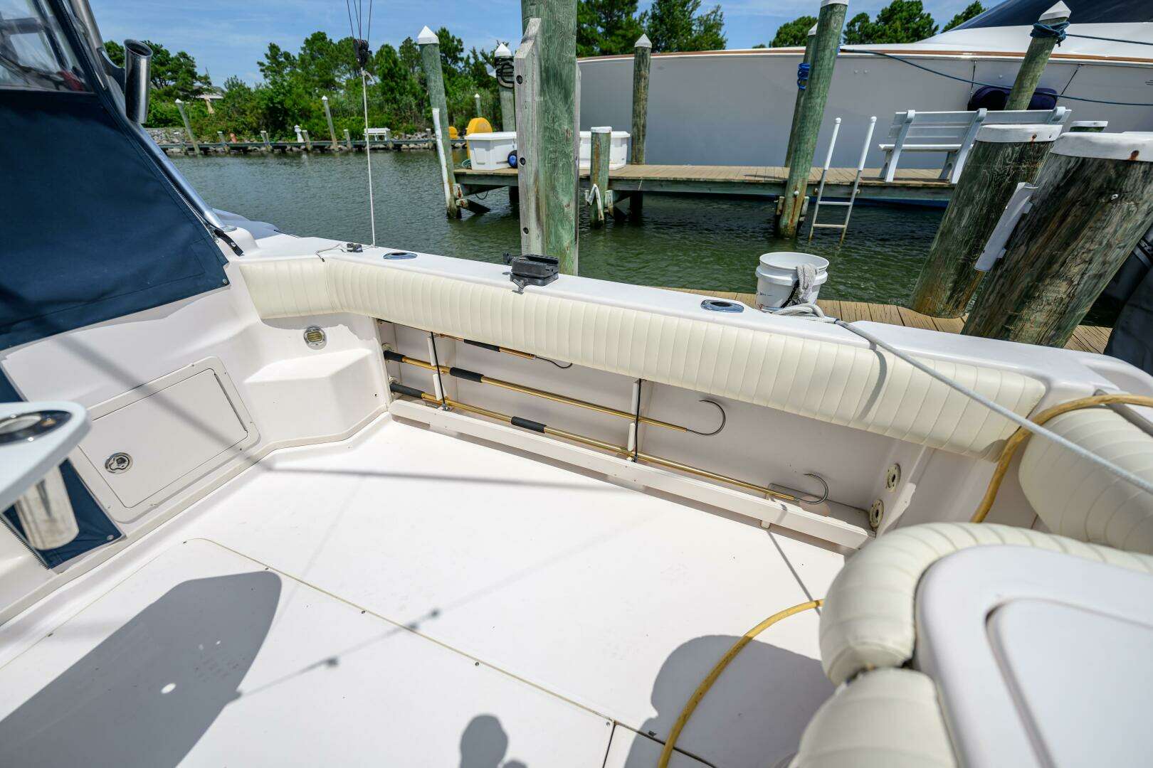 2003 Grady-White 330 Express - Image 12