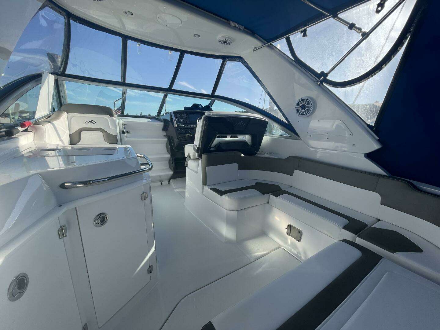 2019 Monterey 295 Sport Yacht - Image 6