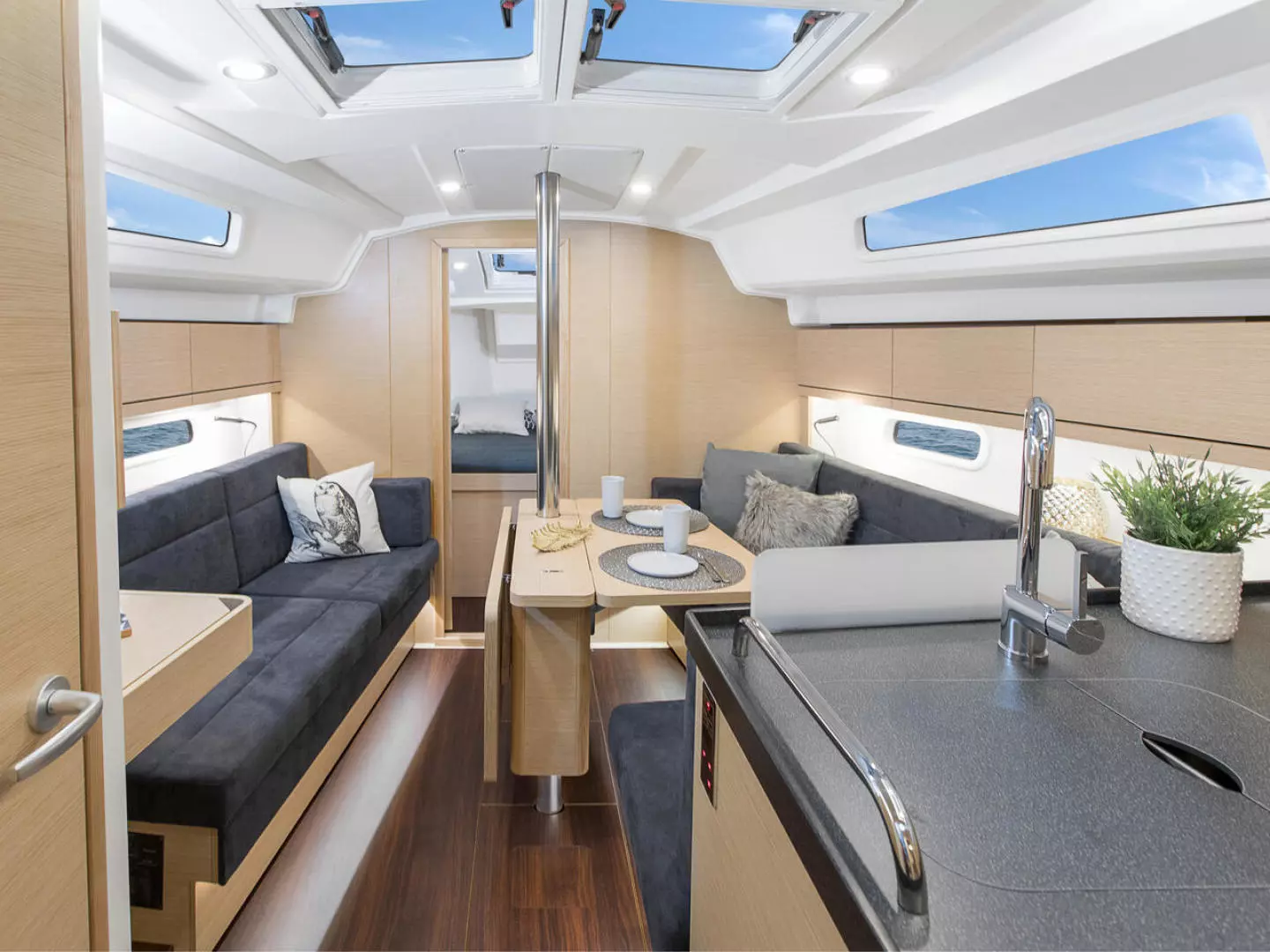 2025 Hanse 348 - Image 12