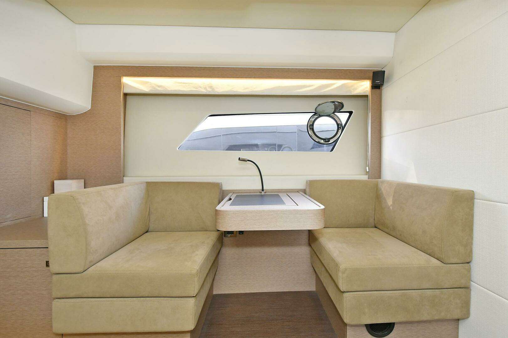 2018 Prestige 560 Fly - Image 61