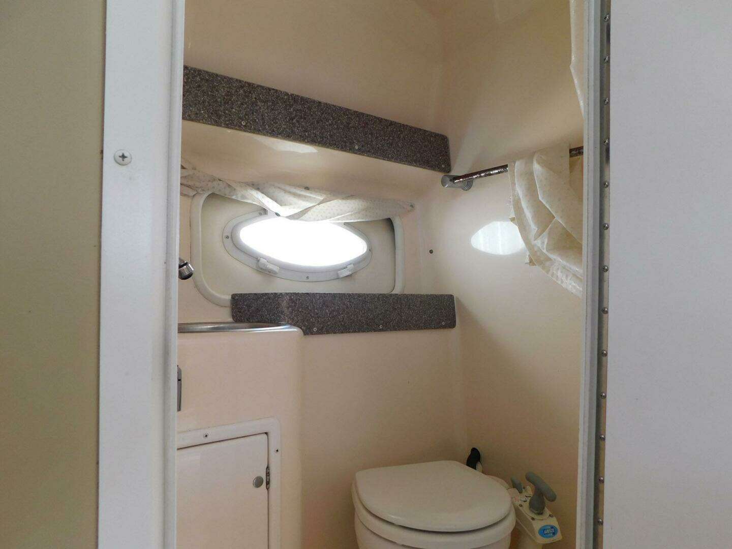 2004 Rinker Fiesta Vee 270 - Image 8