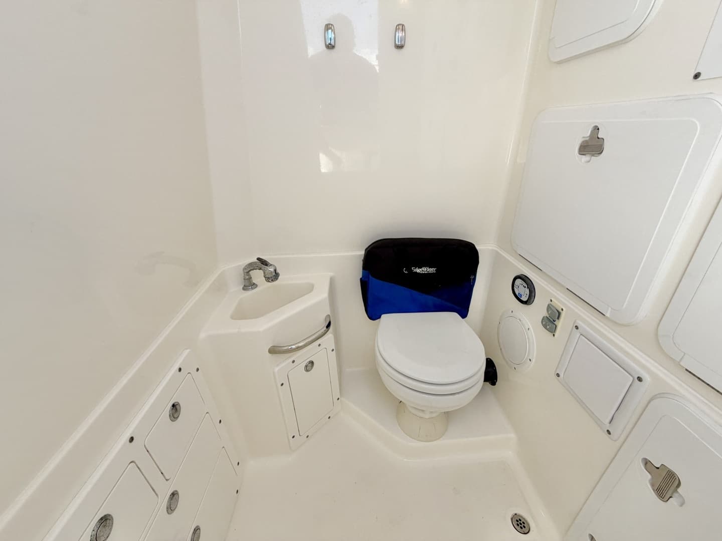 2007 Edgewater 268 CC - Image 20