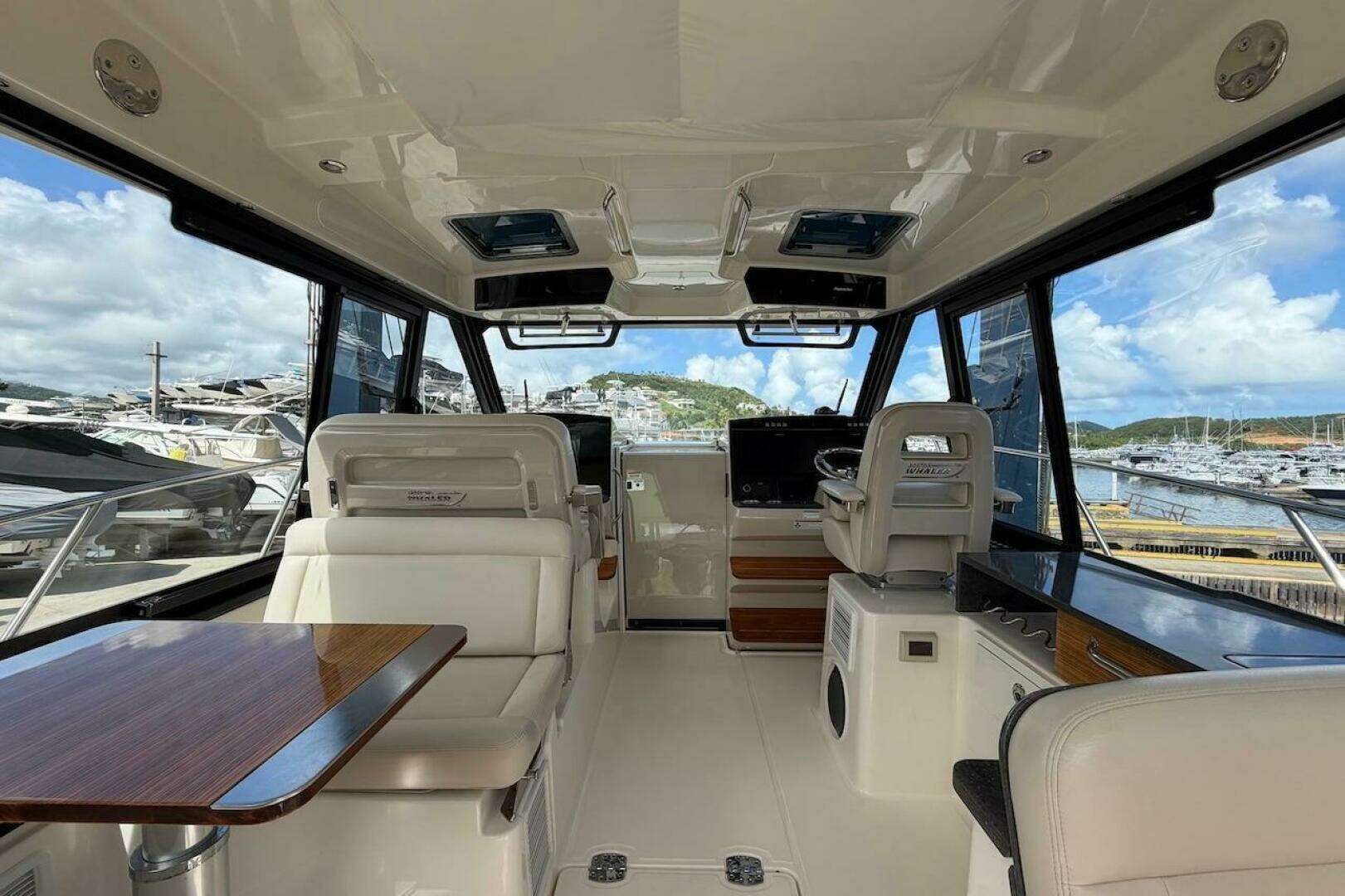 2021 Boston Whaler 405 Conquest - Image 19