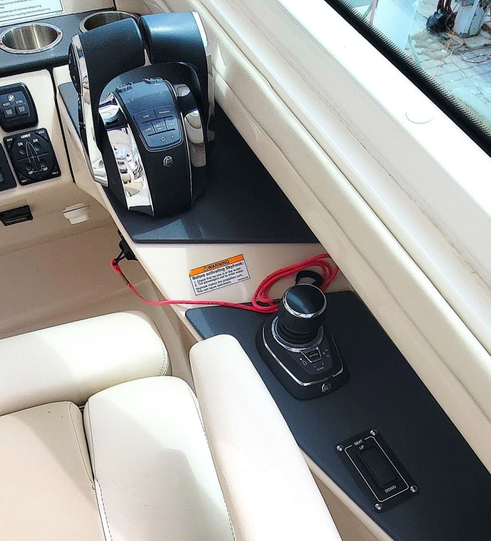 2022 Boston Whaler 320 Vantage - Image 34