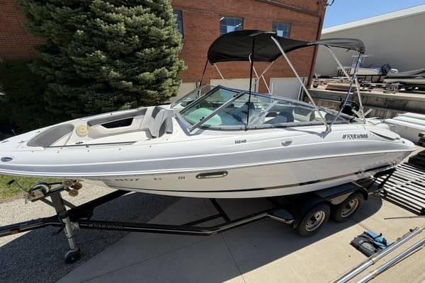 2011 Four Winns H240