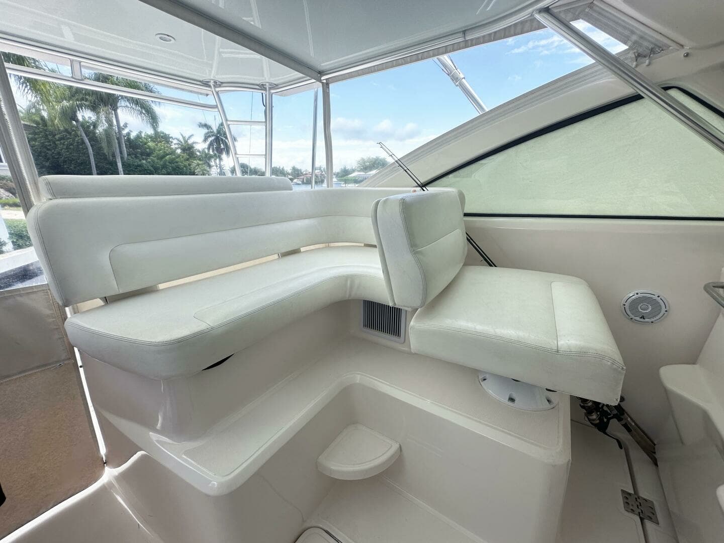 2011 Tiara Yachts 4300 Open - Image 18
