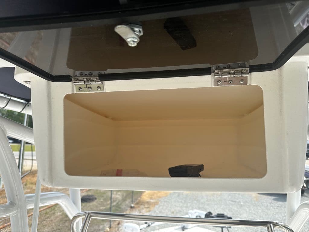 2023 Robalo 226 Caymen - 13