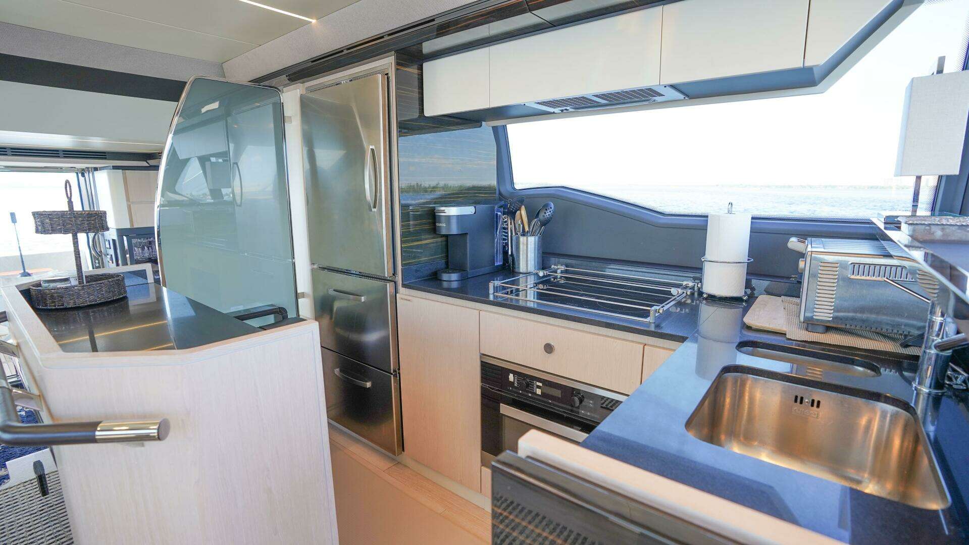 2017 Azimut 66 Flybridge - Image 29