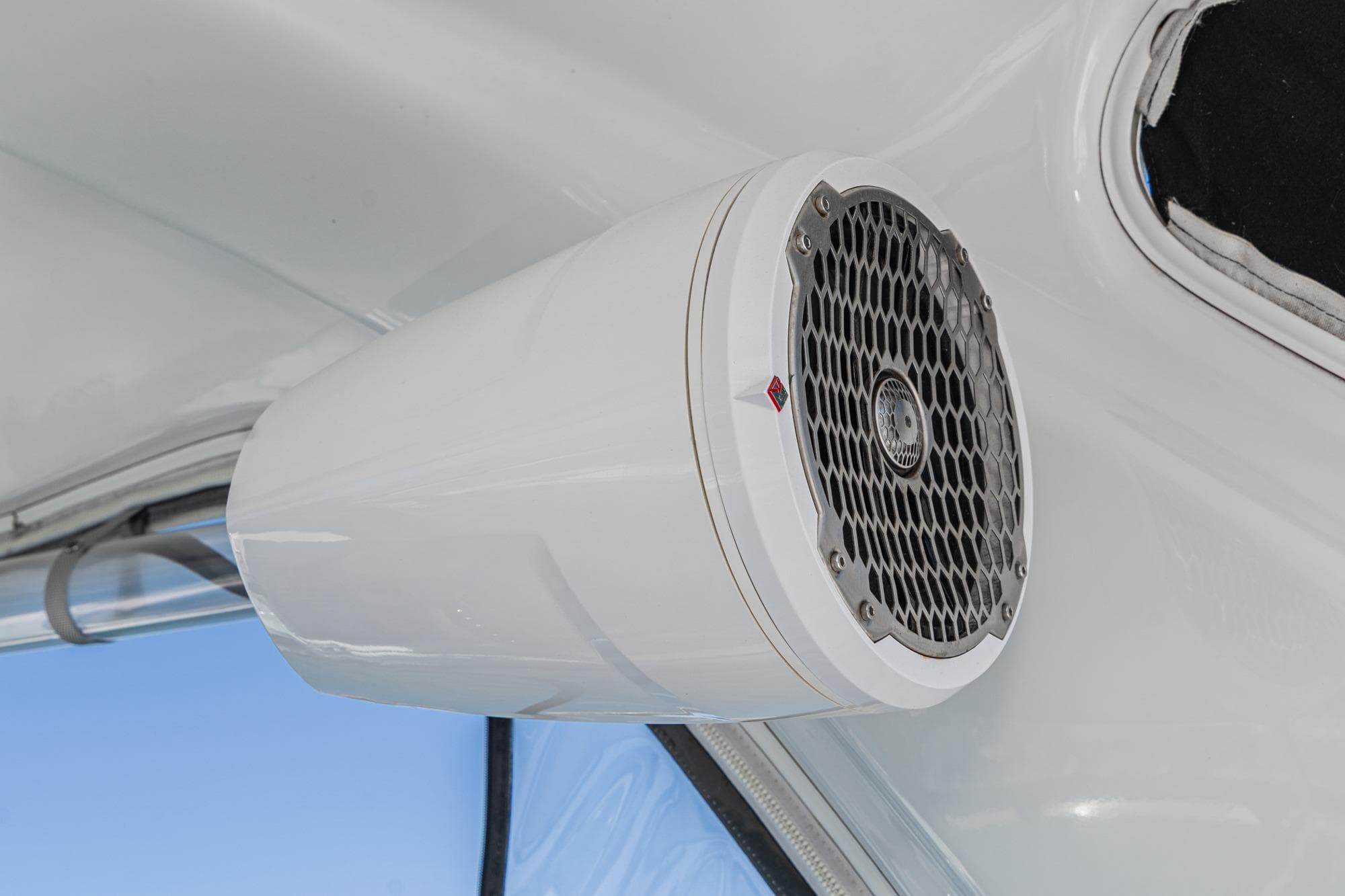 White speaker mounted on a 2005 Formula 40 Performance Cruiser boat.