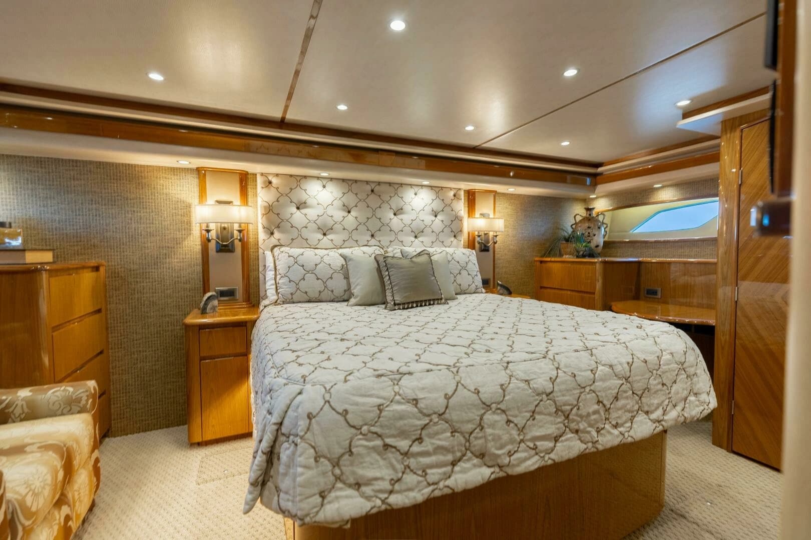 2013 Viking 76 Convertible - Image 24