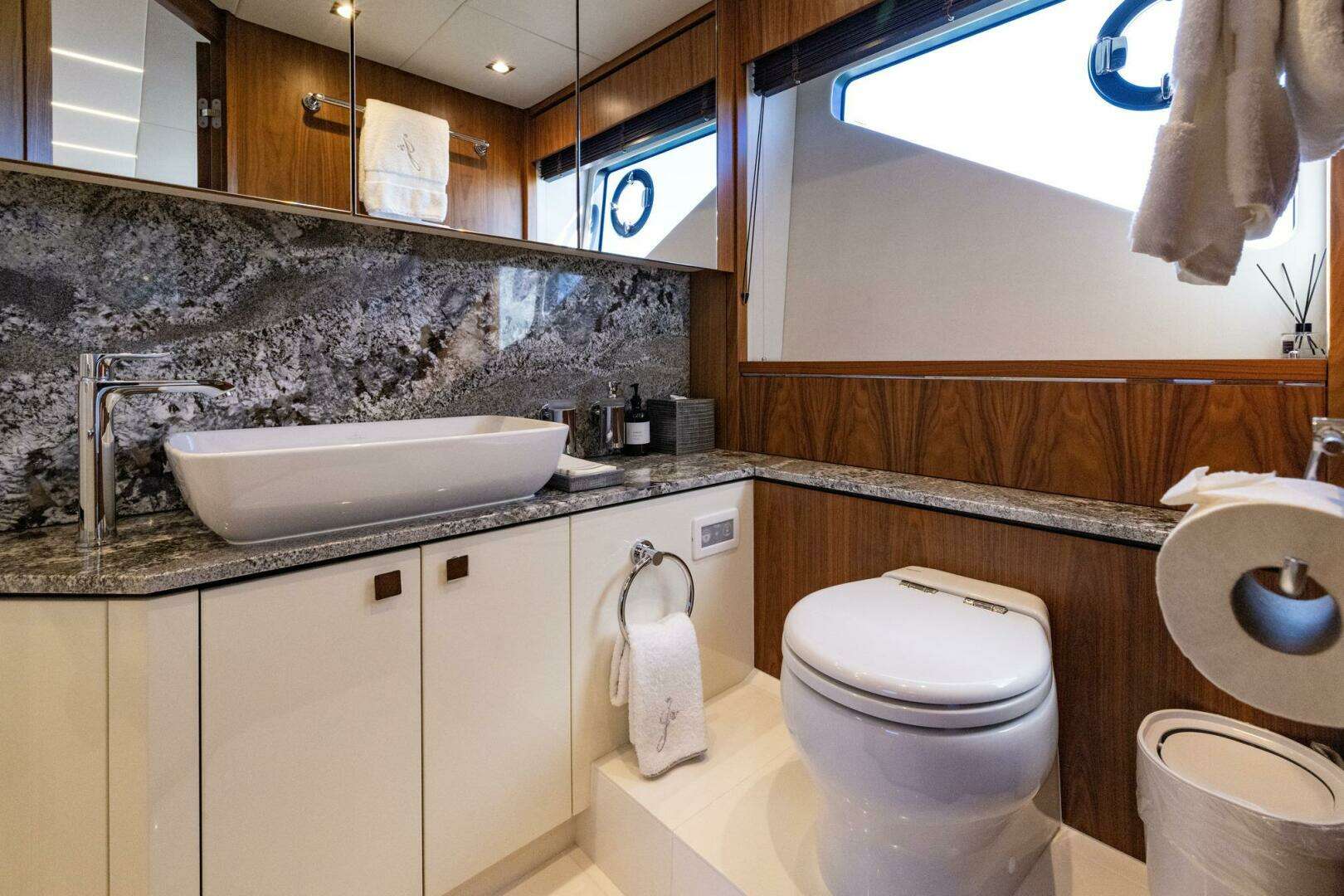 2020 Sunseeker Predator - Image 46