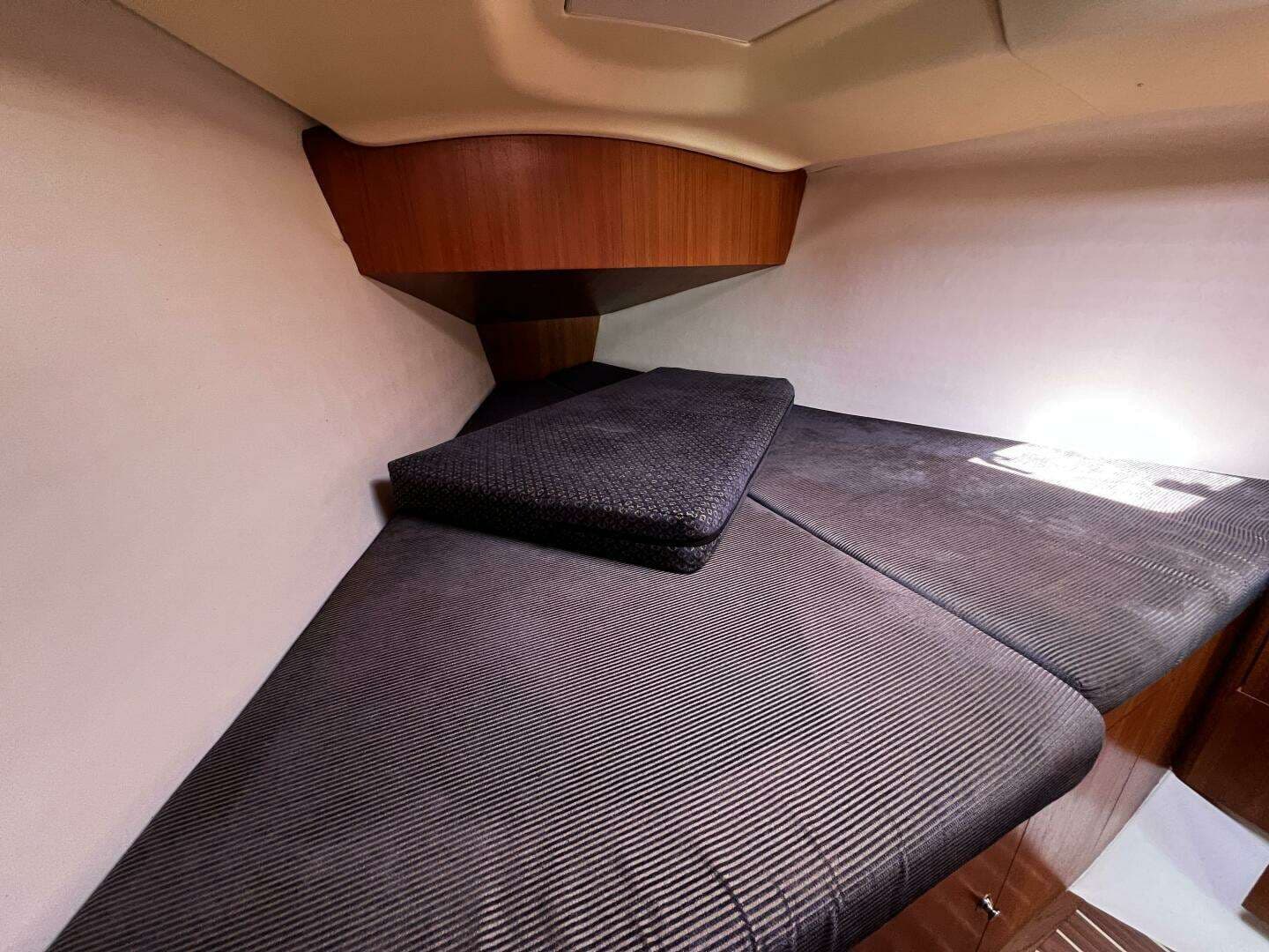 2004 Hunter 33 - Image 81