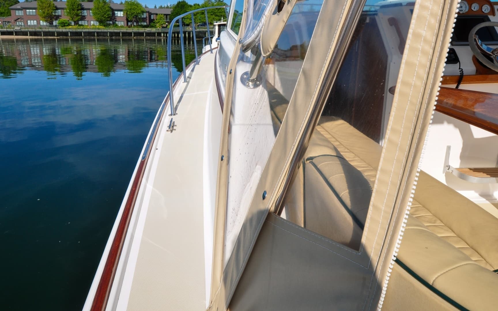 2005 Hunt Surfhunter 29 - Image 24