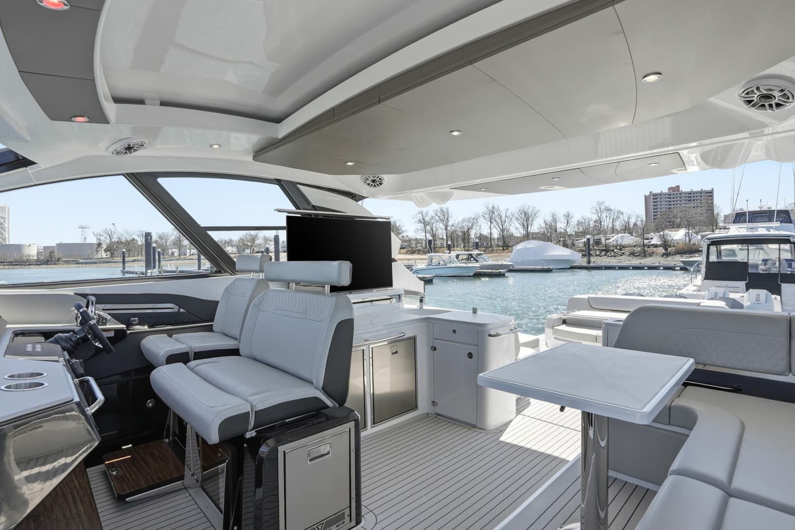 2026 Cruisers Yachts 50GLS OB - Image 24