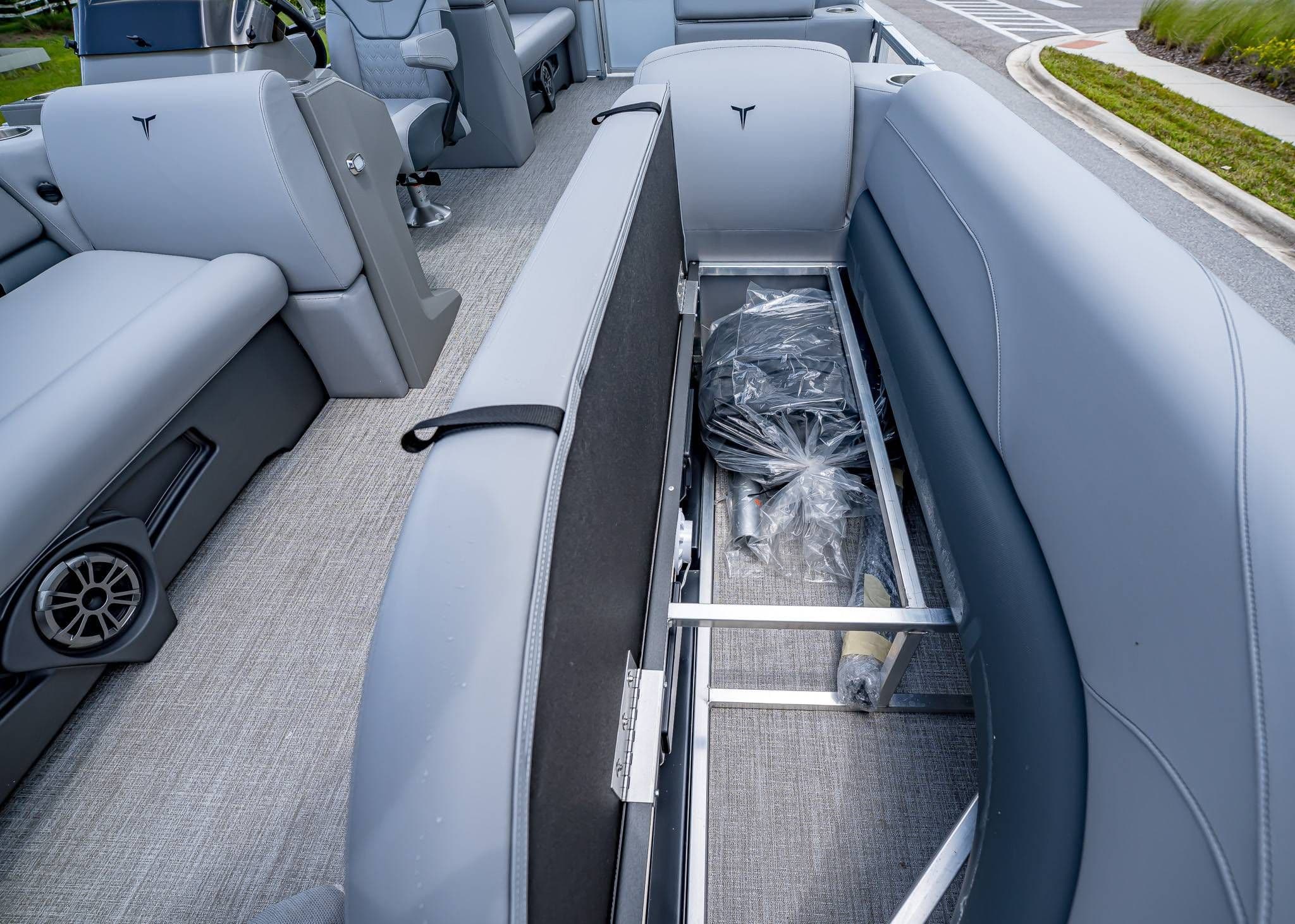 2025 Tahoe Pontoon SLT 23' Quad Lounge - 13