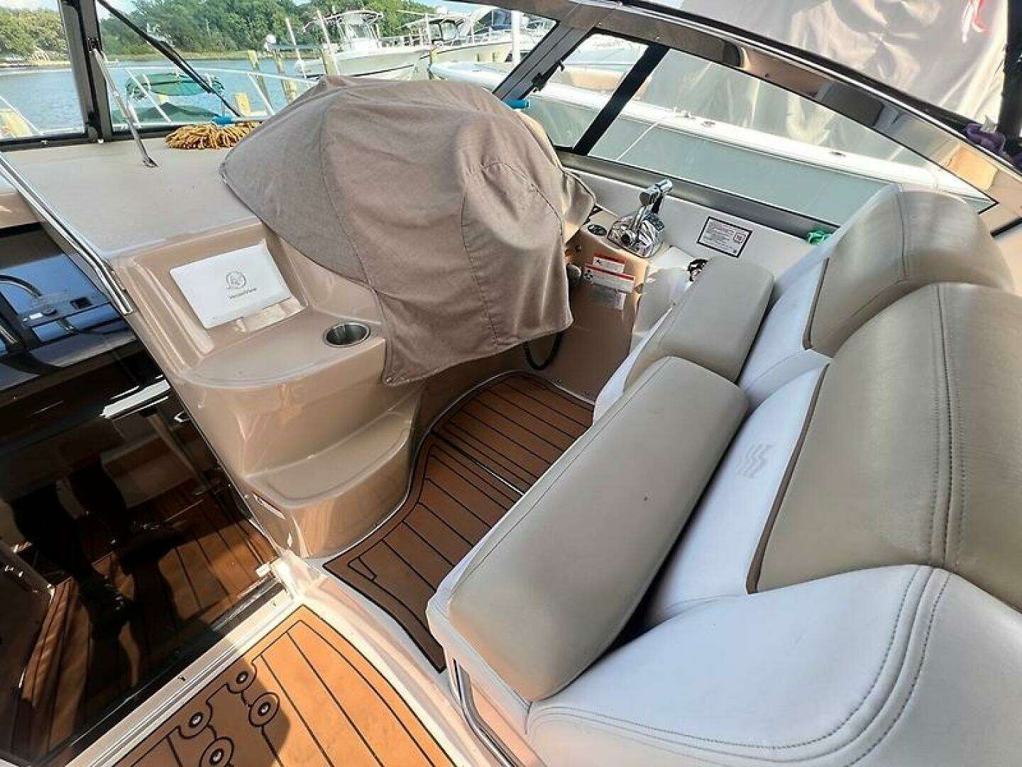 2009 Four Winns V338 - Image 16