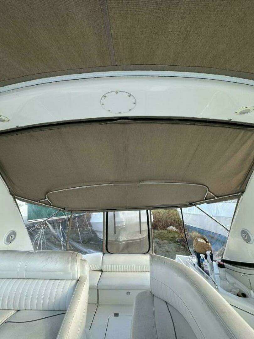 2001 Cruisers 3672 Express - Image 7