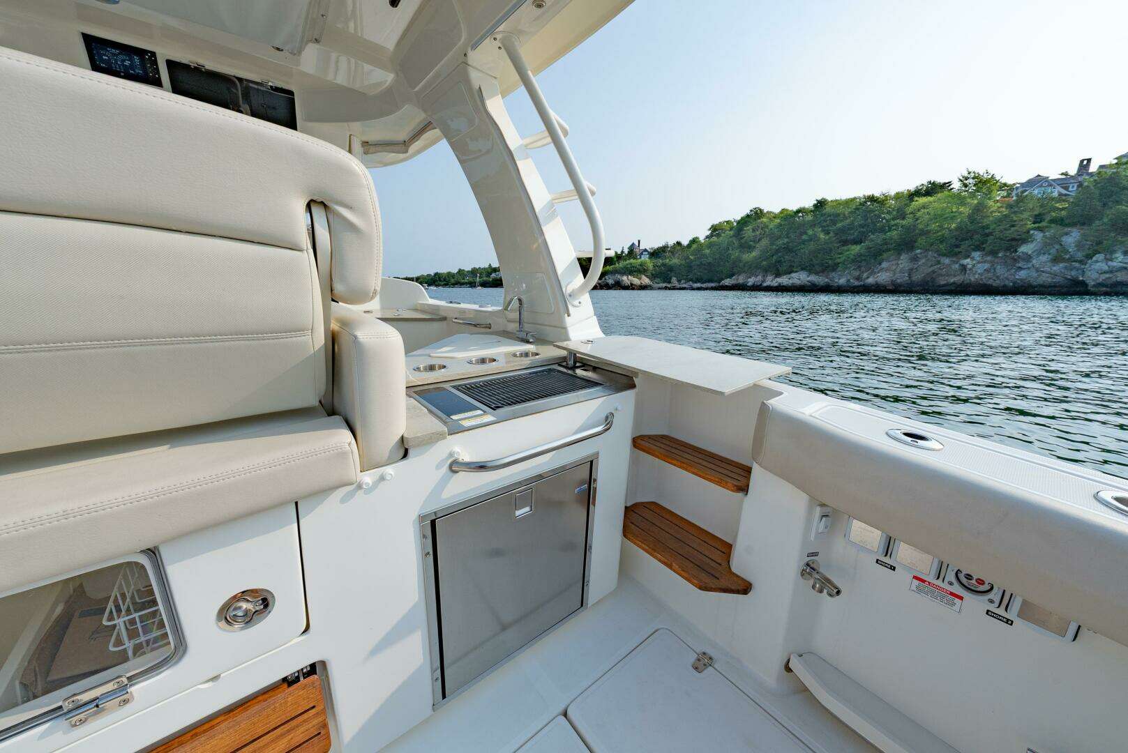 2019 Boston Whaler 350 EX Realm - Image 24