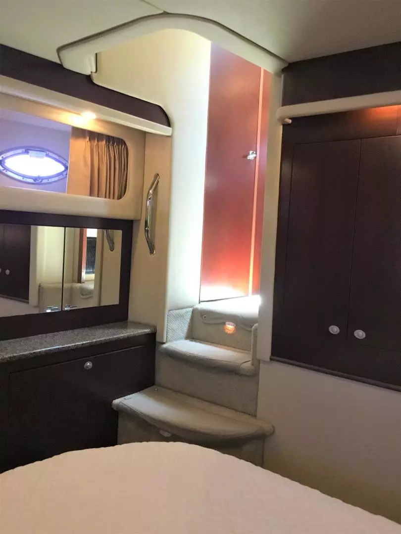 2005 Sea Ray 40 Motor Yacht - Image 22