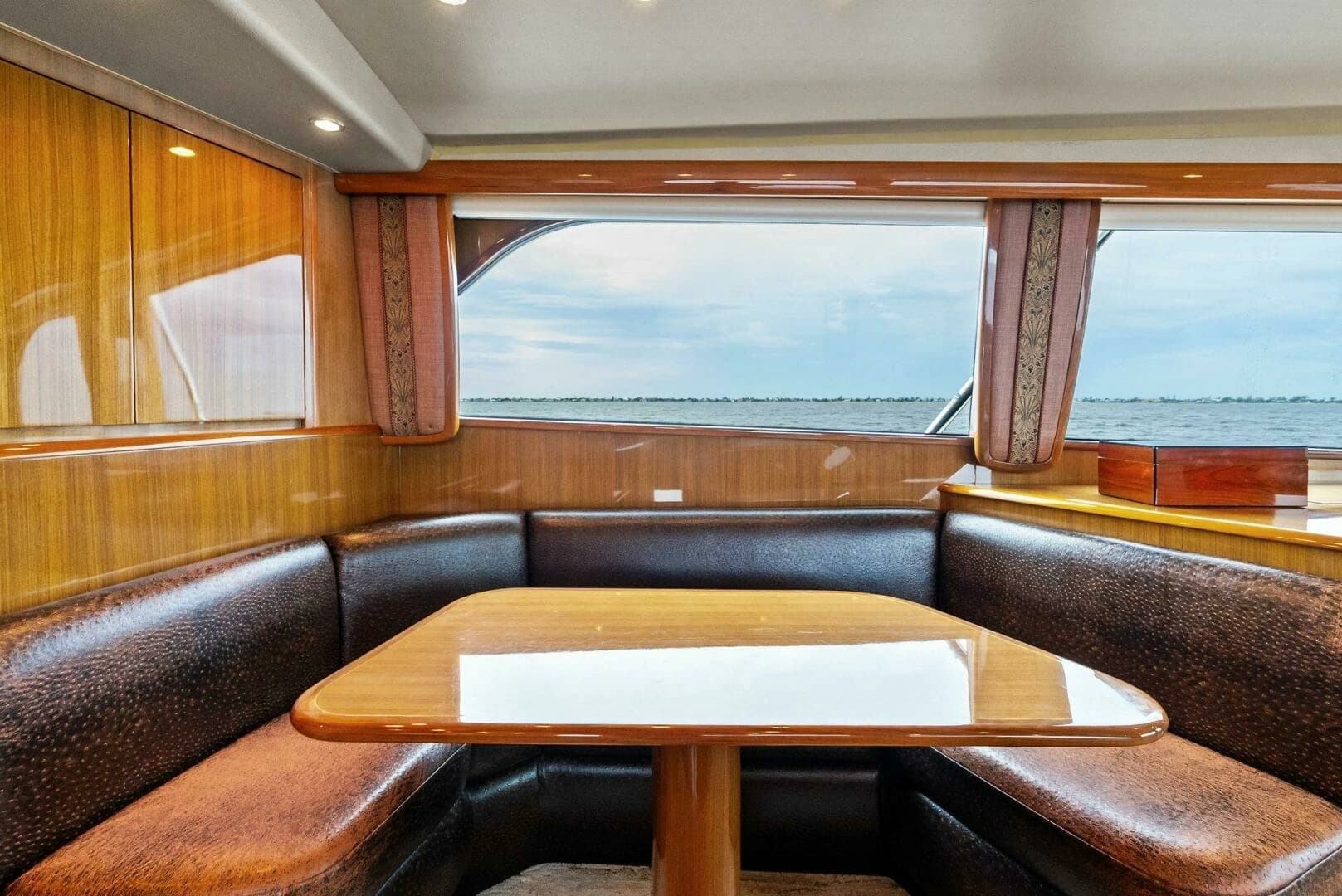 2006 Viking 61 Convertible - Image 15