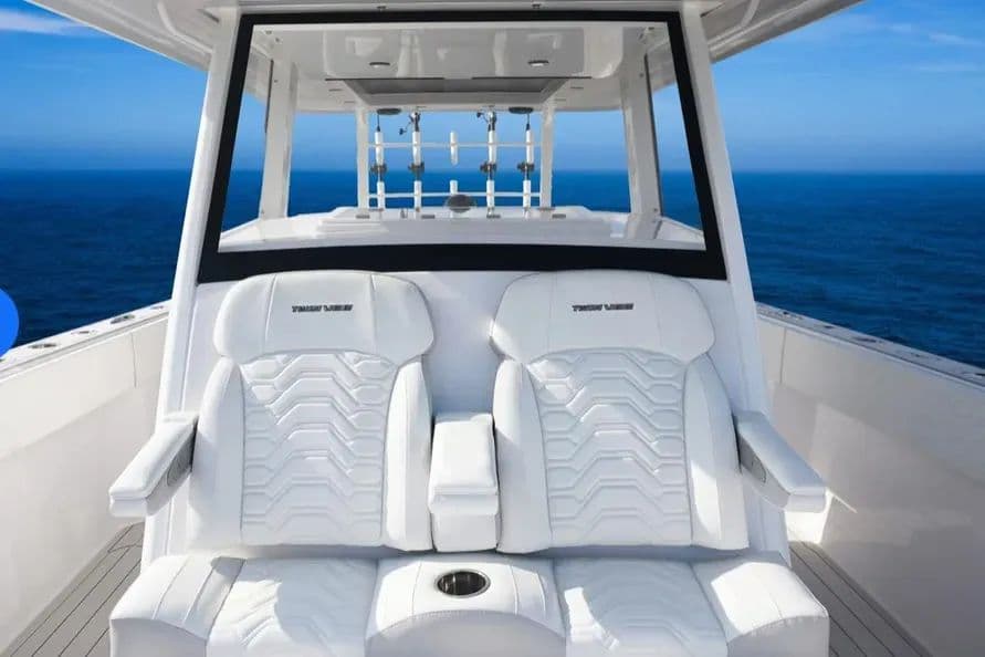 2025 Twin Vee 400 GFX 18