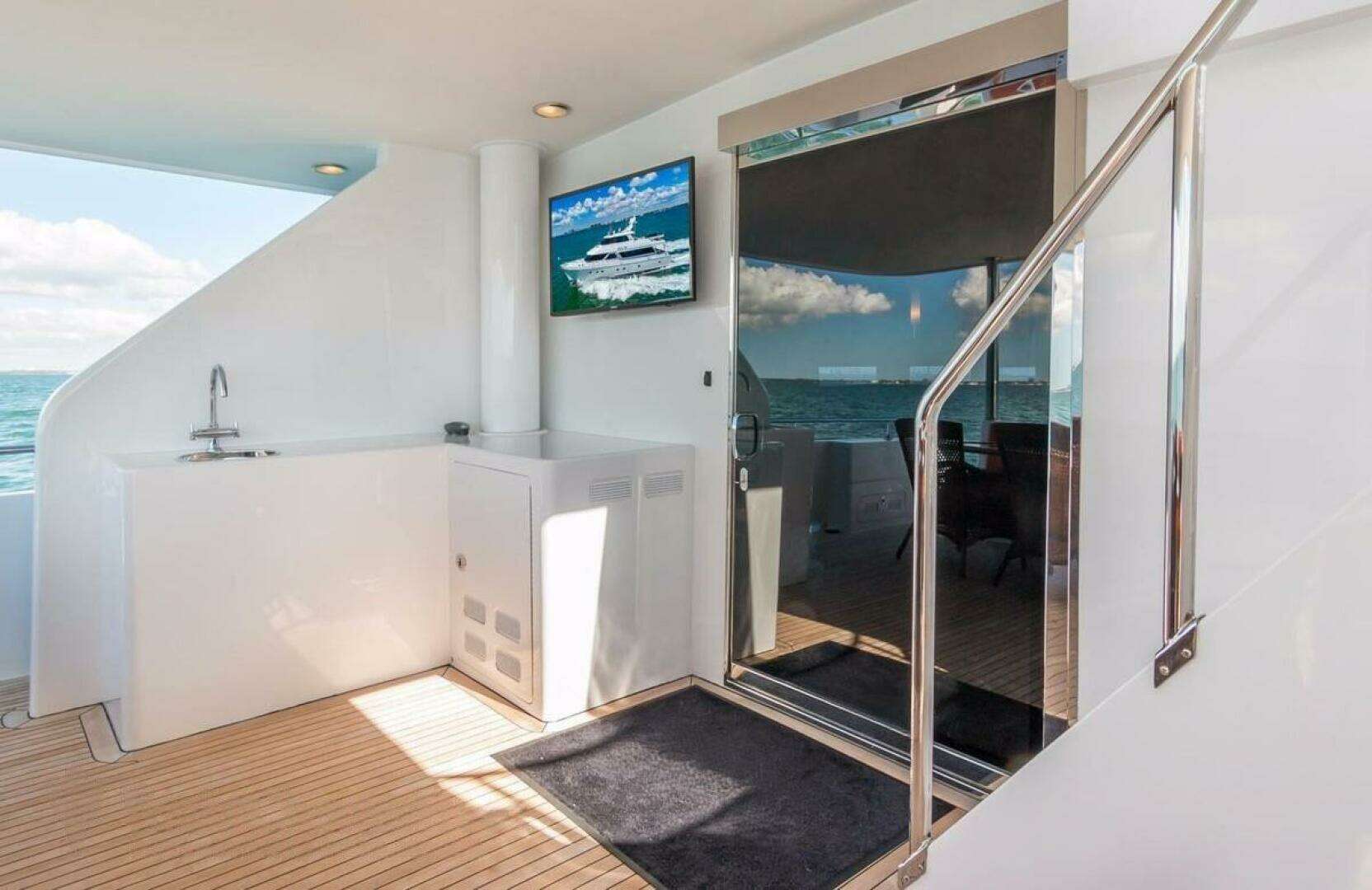 2008 Ocean Alexander 100 Skylounge Megayacht - Image 2