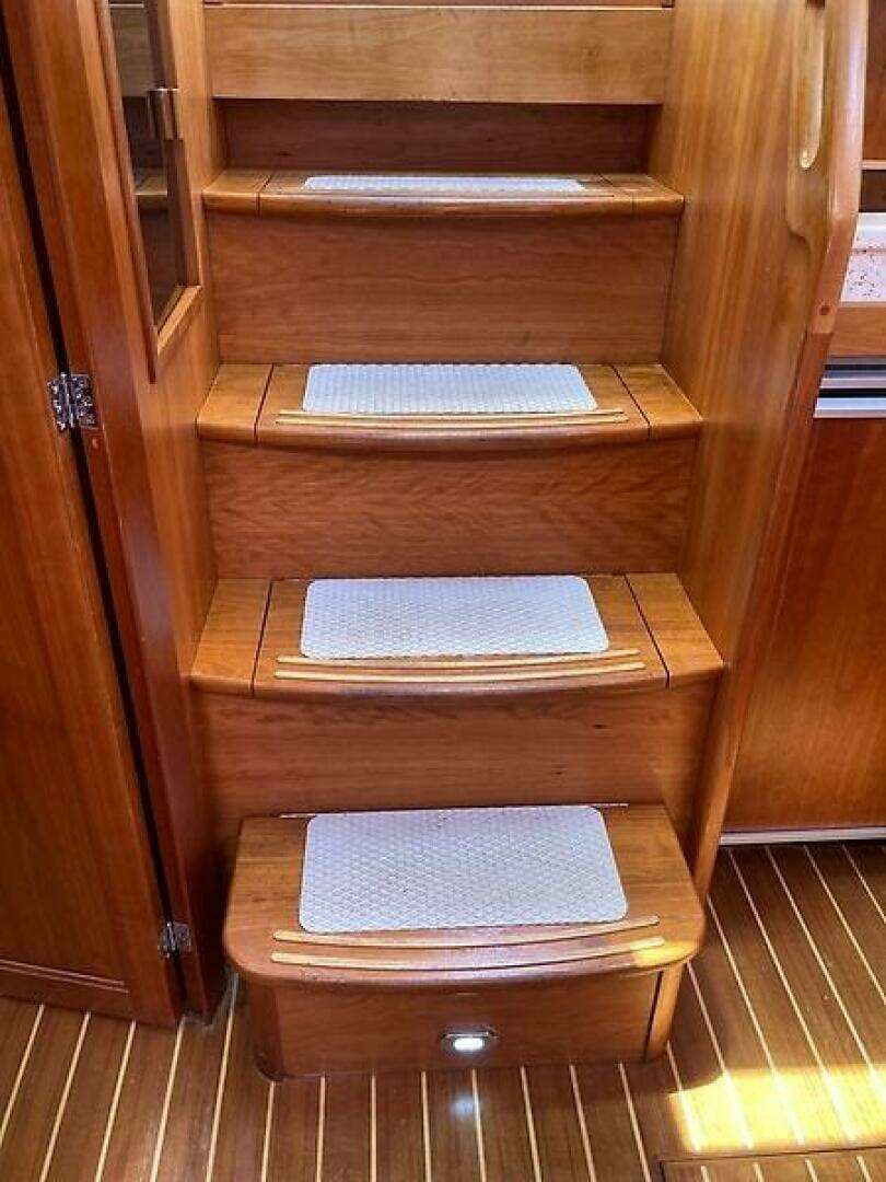 2004 Sabre 42 Express - Image 24