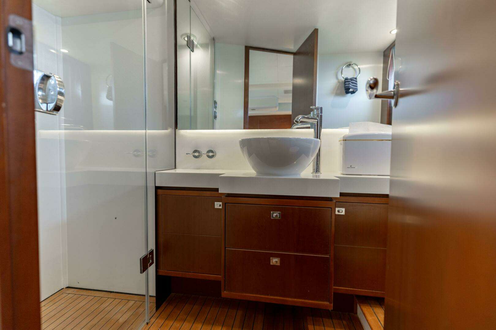 2011 Princess 64 - Image 17