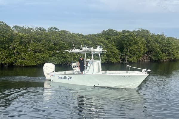 2022 Latitude Tournament Boats 25 Center Console - Image 1