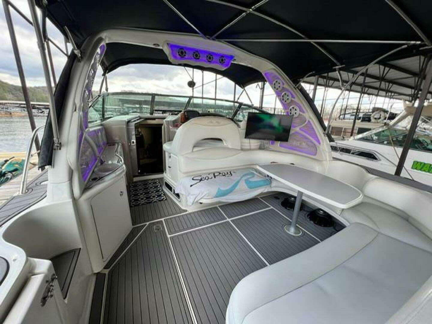 2003 Sea Ray 380 Sundancer - Image 9
