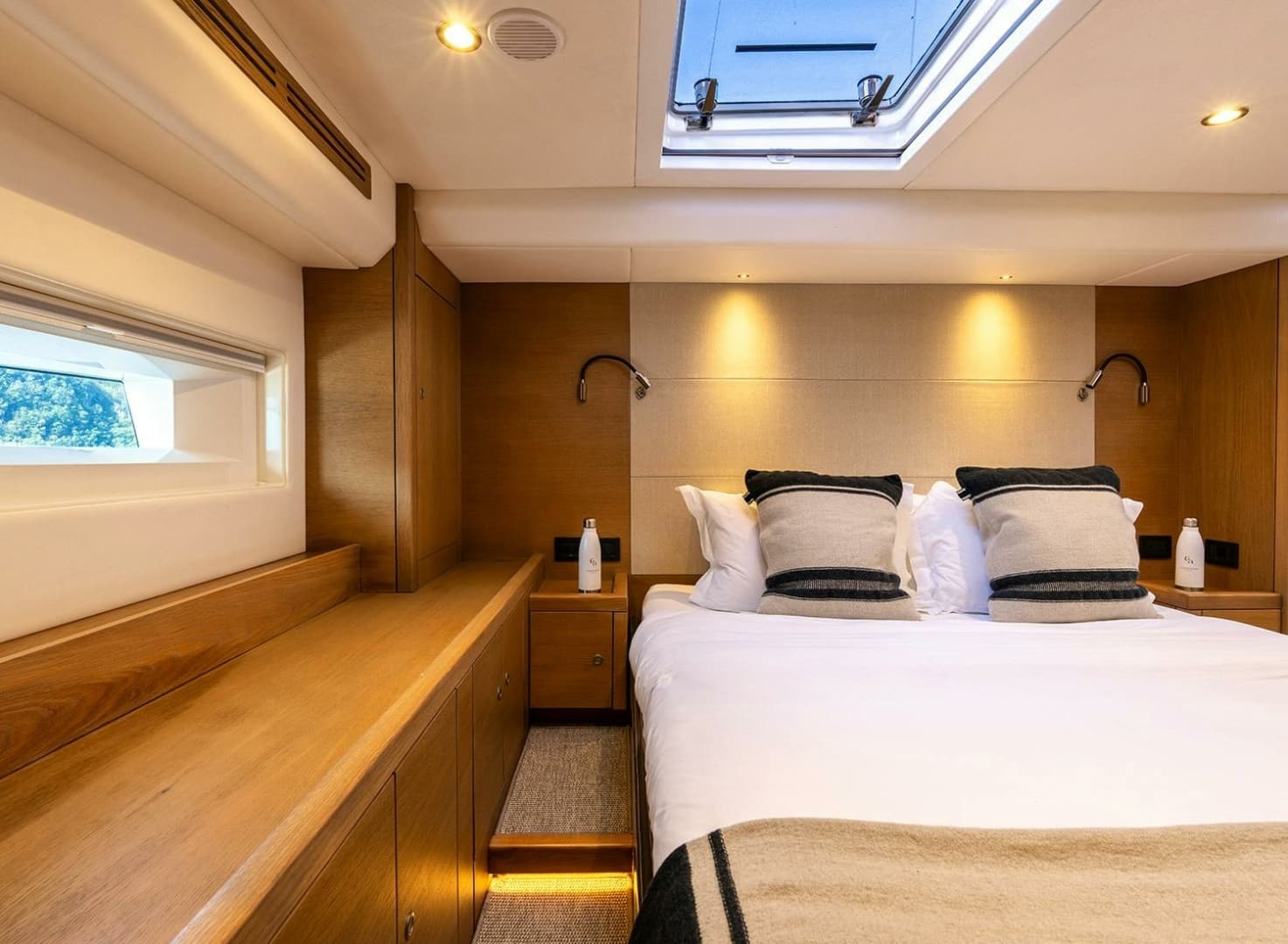2014 Oyster Yachts Oyster 825 - Image 35