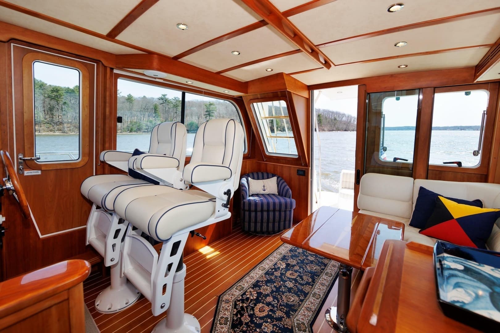 2016 Sabre 42 Fly Bridge Sedan - Image 2