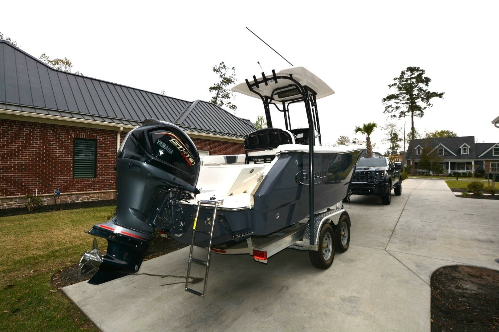 2023 Robalo R230 - Image 3