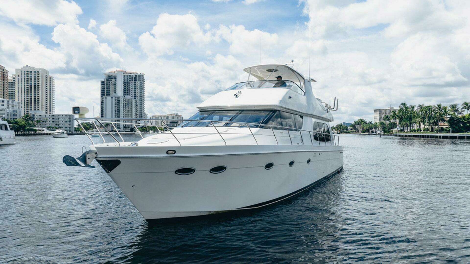 2005 Carver 56 Voyager - Image 2