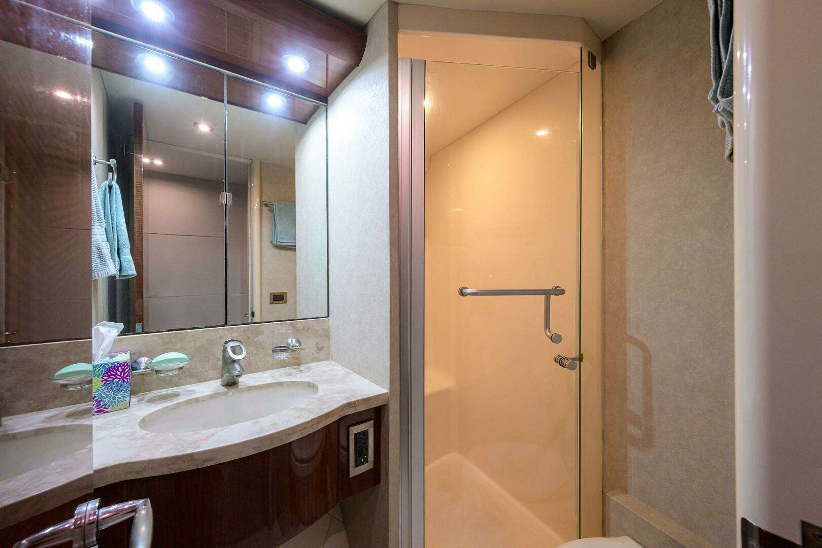 2007 Lazzara Yachts 80 Enclosed - Image 26