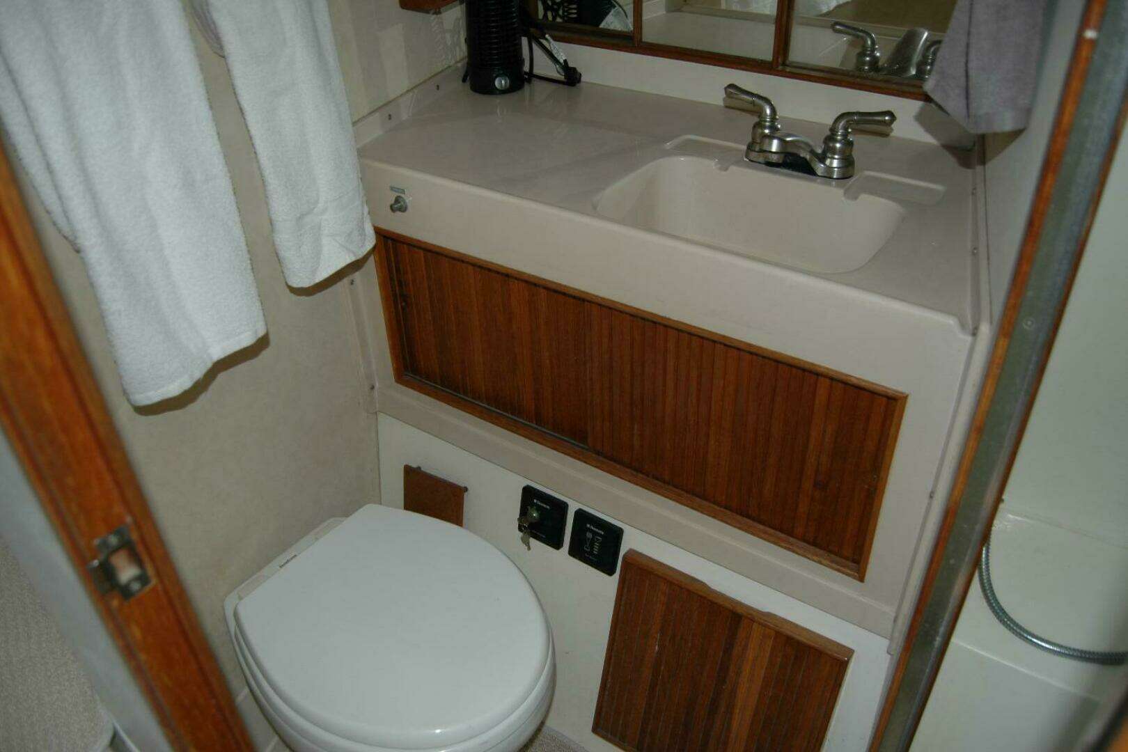 1987 Bertram 33 Sport Fisherman - Image 81