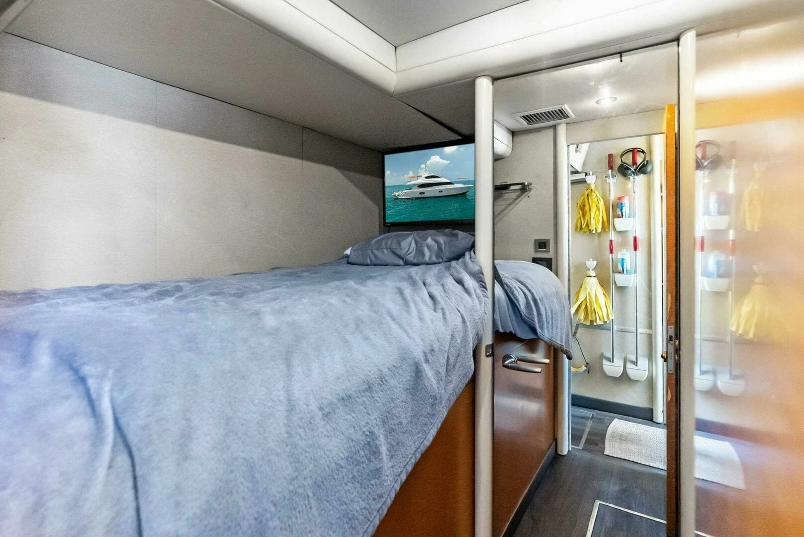 2006 Lazzara Yachts 84 Skylounge - Image 75