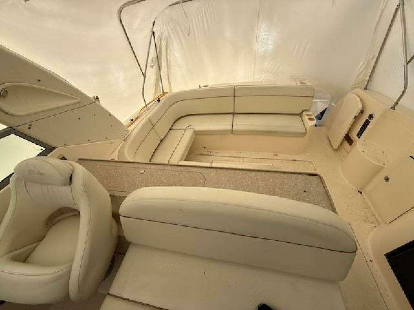 2006 Rinker 410 express diesel - Image 17